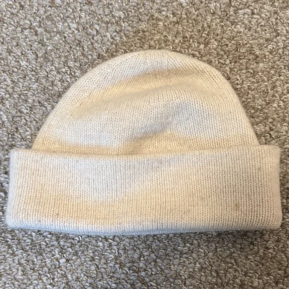 Everlane The Felted Merino Beanie Heathered Oat Unisex - Picture 2 of 5
